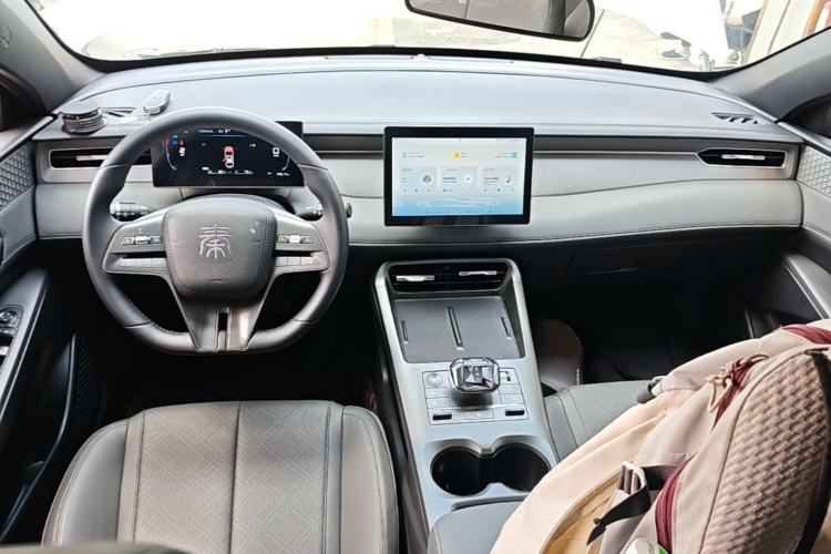 Used BYD Qin PLUS 2025 DM-i Smart Drive 55KM Leading Model Center Console