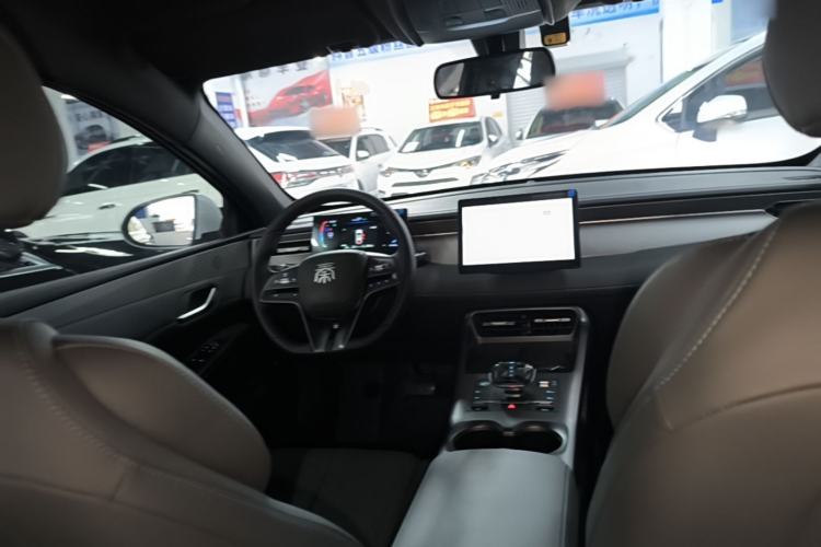 Used BYD Qin PLUS 2025 DM-i Smart Drive 55KM Leading Model Center Console