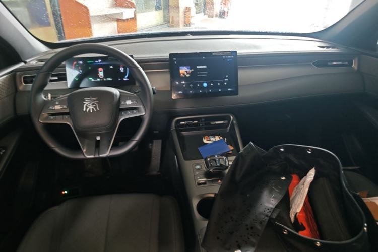 Used BYD Qin PLUS 2025 DM-i Smart Drive 55KM Leading Model Center Console