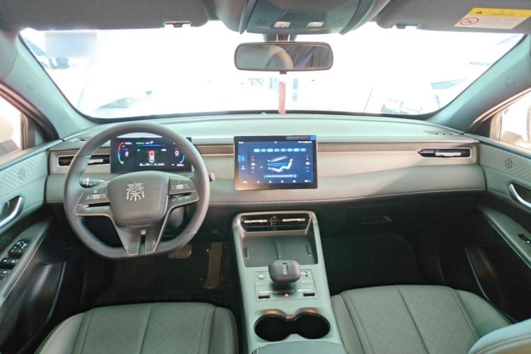 Used BYD Qin PLUS 2025 DM-i Smart Drive 55KM Leading Model Center Console