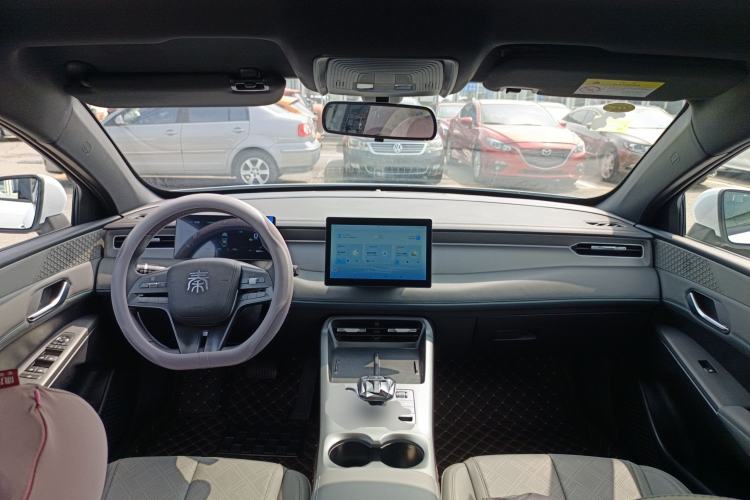 Used BYD Qin PLUS 2025 DM-i Smart Drive 55KM Leading Model Center Console