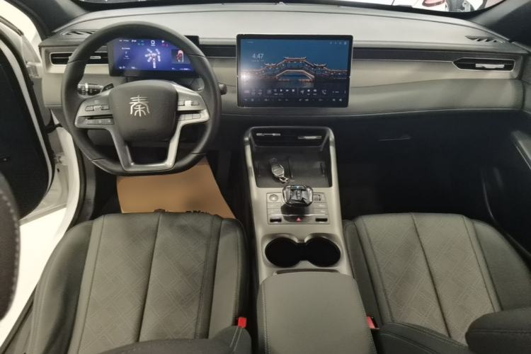 Used BYD Qin PLUS 2025 EV Smart Drive Edition 420KM Leading Model Center Console