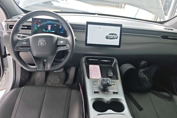 Used BYD Qin PLUS 2025 DM-i Smart Drive 55KM Leading Model Center Console