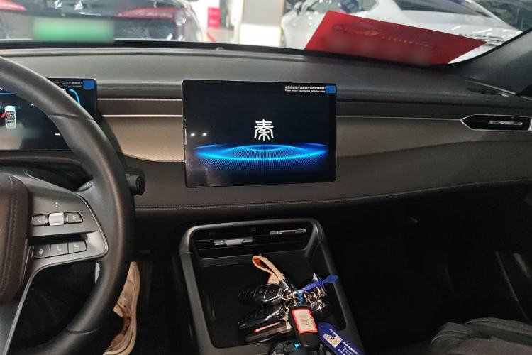 Used BYD Qin PLUS 2025 DM-i Smart Drive 55KM Leading Model Center Console