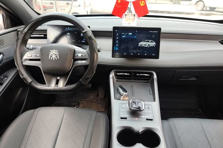 Used BYD Qin PLUS 2025 DM-i Smart Drive 55KM Leading Model Center Console