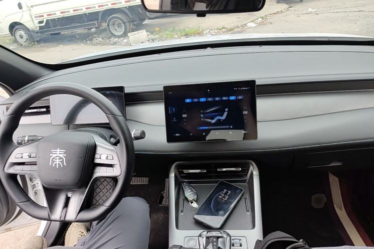 Used BYD Qin PLUS 2025 DM-i Smart Drive 55KM Leading Model Center Console