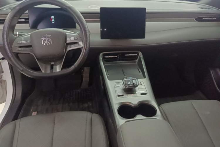 Used BYD Qin PLUS 2025 DM-i Smart Drive 55KM Leading Model Center Console