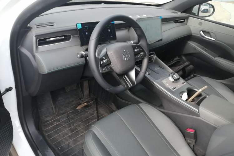Used BYD Qin PLUS 2025 DM-i Smart Drive 55KM Leading Model Center Console