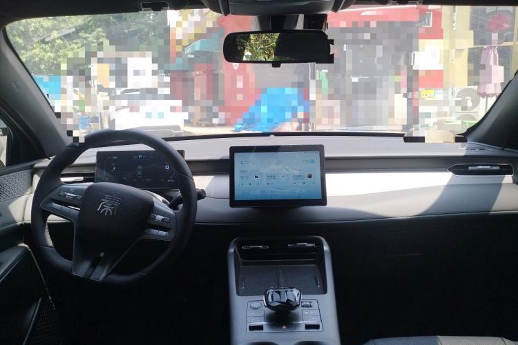 Used BYD Qin PLUS 2025 DM-i Smart Drive 55KM Leading Model Center Console