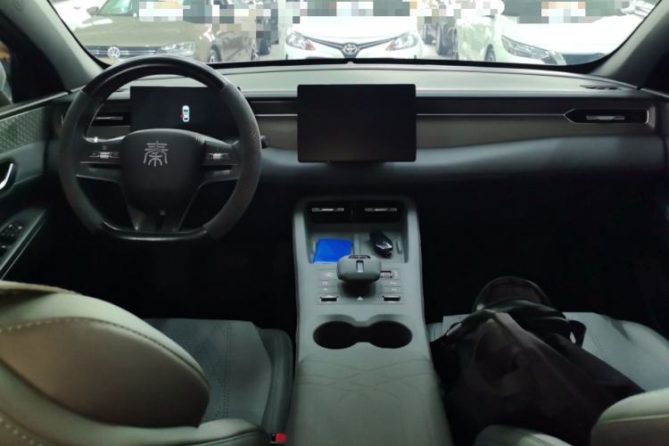 Used BYD Qin PLUS 2025 DM-i Smart Drive 55KM Leading Model Center Console