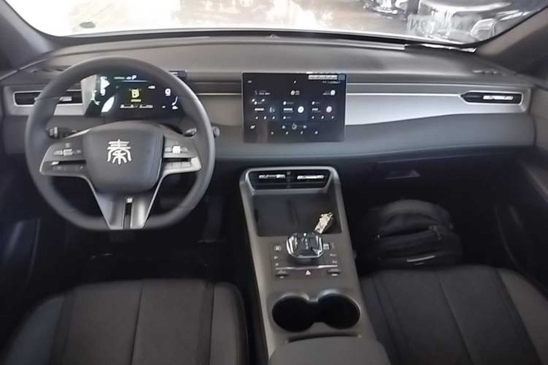 Used BYD Qin PLUS 2025 DM-i Smart Drive 55KM Leading Model Center Console