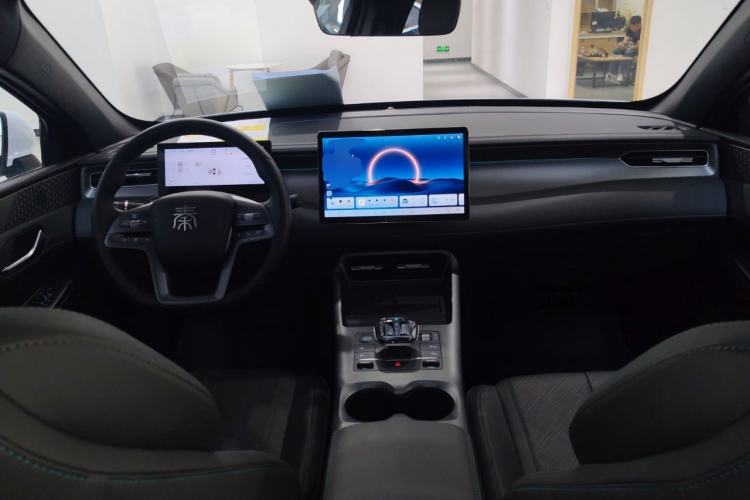 Used BYD Qin PLUS 2025 DM-i Smart Drive 120KM Superior Model Center Console