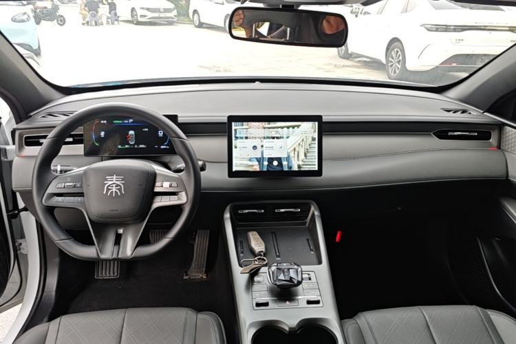 Used BYD Qin PLUS 2025 DM-i Smart Drive 55KM Leading Model Center Console