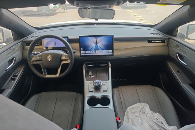Used BYD Qin PLUS 2025 EV Smart Drive Edition 420KM Leading Model Center Console