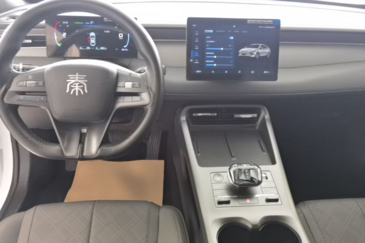 Used BYD Qin PLUS 2025 DM-i Smart Drive 55KM Leading Model Center Console