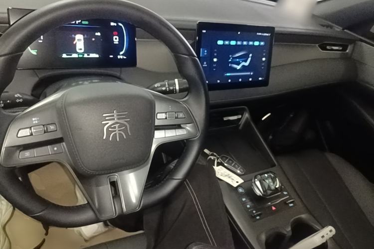 Used BYD Qin PLUS 2025 DM-i Smart Drive 55KM Leading Model Center Console