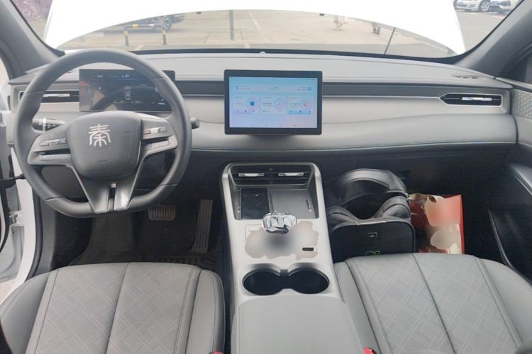 Used BYD Qin PLUS 2025 DM-i Smart Drive 55KM Leading Model Center Console