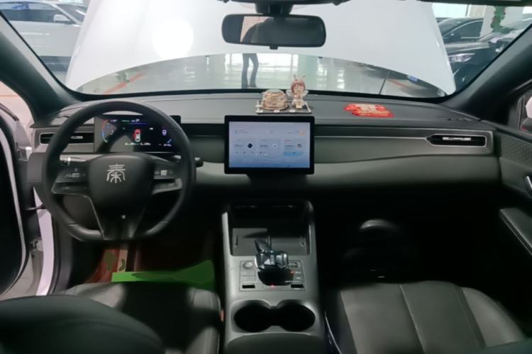 Used BYD Qin PLUS 2025 DM-i Smart Drive 55KM Leading Model Center Console