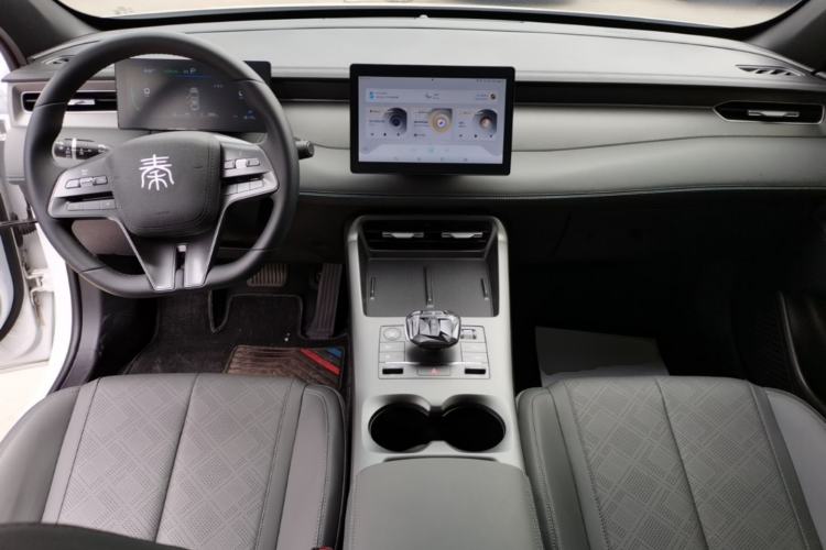 Used BYD Qin PLUS 2025 DM-i Smart Drive 55KM Leading Model Center Console