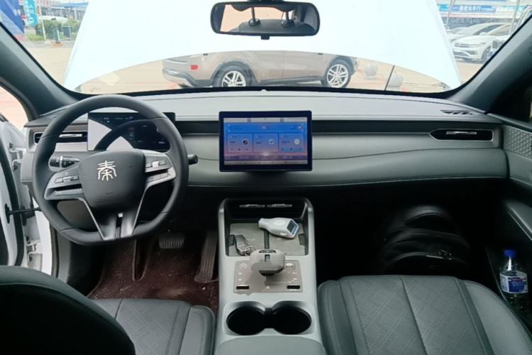Used BYD Qin PLUS 2025 DM-i Smart Drive 55KM Leading Model Center Console