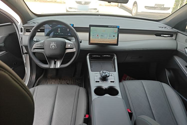 Used BYD Qin PLUS 2025 DM-i Smart Drive 55KM Leading Model Center Console