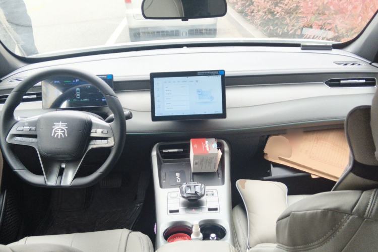 Used BYD Qin PLUS 2025 DM-i Smart Drive 55KM Leading Model Center Console