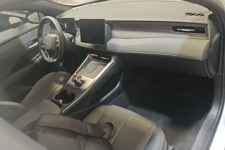 Used BYD Qin PLUS 2025 DM-i Smart Drive 55KM Leading Model Center Console