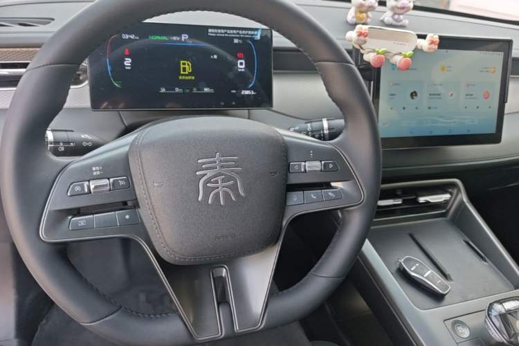 Used BYD Qin PLUS 2025 DM-i Smart Drive 55KM Leading Model Center Console