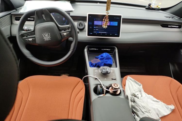 Used BYD Qin PLUS 2025 DM-i Smart Drive 55KM Leading Model Center Console