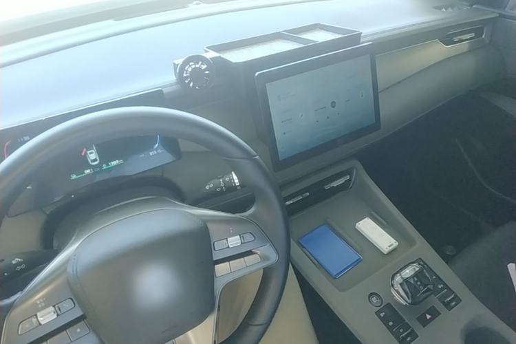 Used BYD Qin PLUS 2025 DM-i Smart Drive 55KM Leading Model Center Console