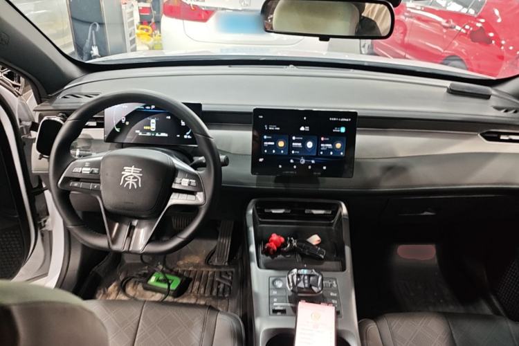 Used BYD Qin PLUS 2025 DM-i Smart Drive 55KM Leading Model Center Console