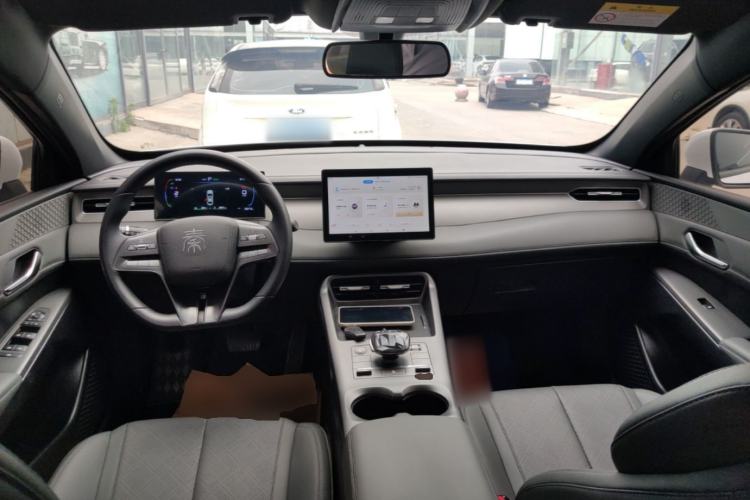 Used BYD Qin PLUS 2025 DM-i Smart Drive 55KM Leading Model Center Console