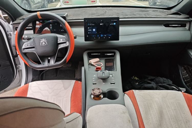 Used BYD Qin PLUS 2025 DM-i Smart Drive 55KM Leading Model Center Console