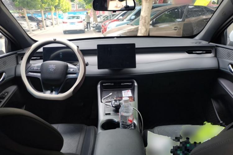 Used BYD Qin PLUS 2025 DM-i Smart Drive 55KM Leading Model Center Console