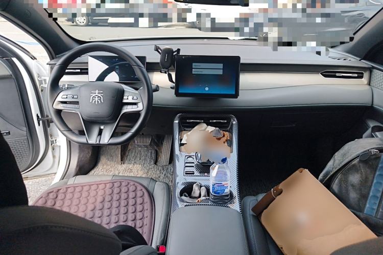 Used BYD Qin PLUS 2025 DM-i Smart Drive 55KM Leading Model Center Console