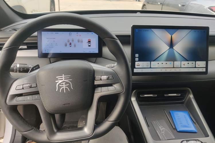 Used BYD Qin PLUS 2025 DM-i Smart Drive 120KM Superior Model Center Console