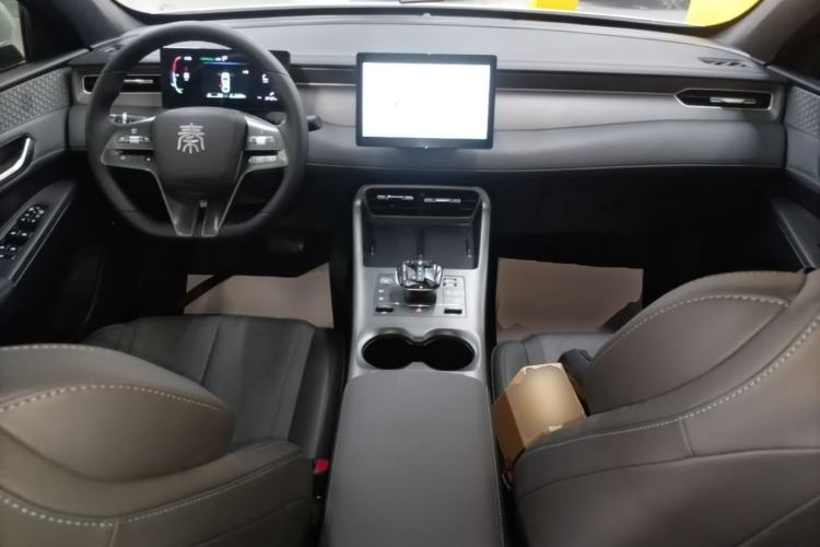 Used BYD Qin PLUS 2025 DM-i Smart Drive 55KM Leading Model Center Console