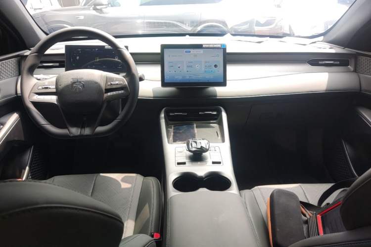 Used BYD Qin PLUS 2025 DM-i Smart Drive 55KM Leading Model Center Console