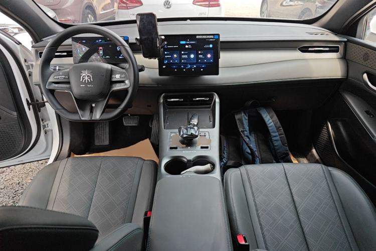 Used BYD Qin PLUS 2025 DM-i Smart Drive 55KM Leading Model Center Console
