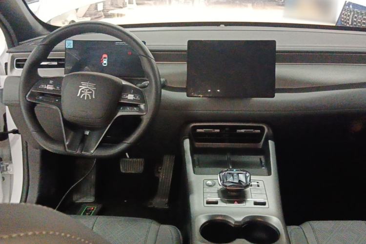 Used BYD Qin PLUS 2025 DM-i Smart Drive 55KM Leading Model Center Console