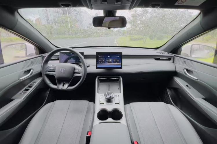 Used BYD Qin PLUS 2025 DM-i Smart Drive 55KM Leading Model Center Console