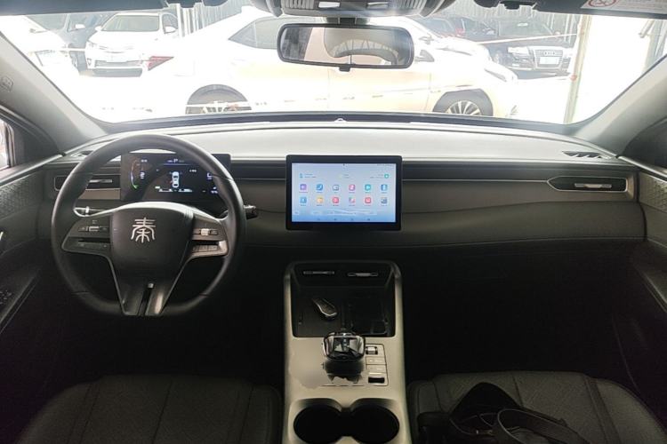 Used BYD Qin PLUS 2025 DM-i Smart Drive 55KM Leading Model Center Console