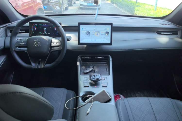 Used BYD Qin PLUS 2025 DM-i Smart Drive 55KM Leading Model Center Console
