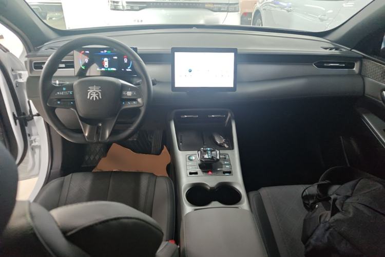 Used BYD Qin PLUS 2025 DM-i Smart Drive 55KM Leading Model Center Console