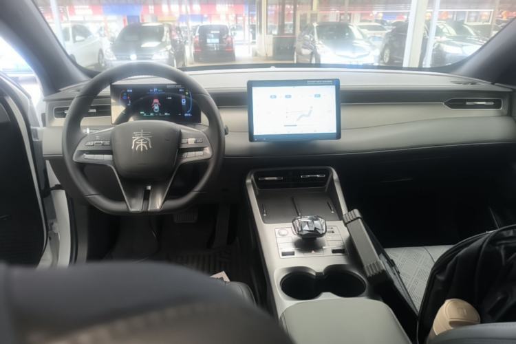 Used BYD Qin PLUS 2025 DM-i Smart Drive 55KM Leading Model Center Console
