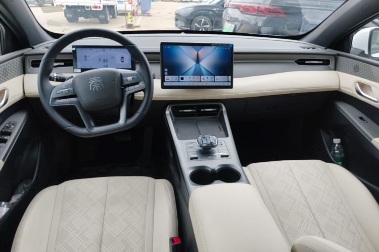 Used BYD Qin PLUS 2025 EV Smart Drive Edition 420KM Leading Model Center Console