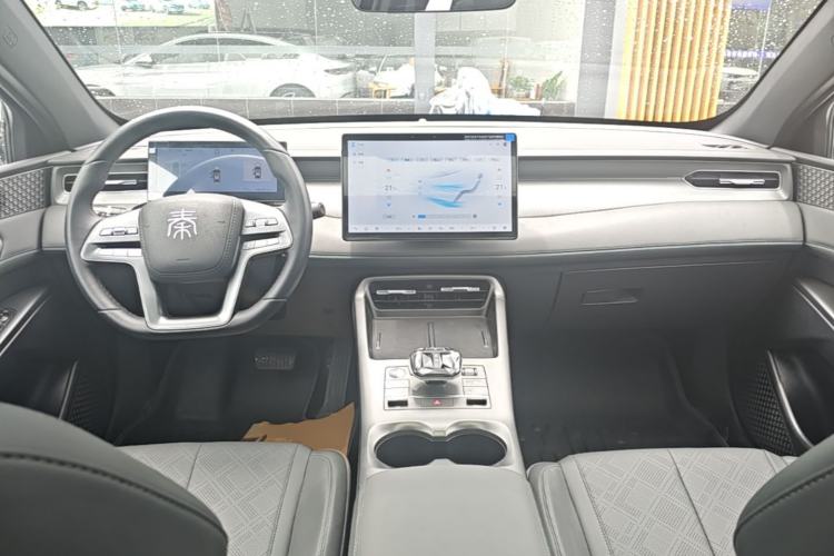 Used BYD Qin PLUS 2025 DM-i Smart Drive 120KM Superior Model Center Console