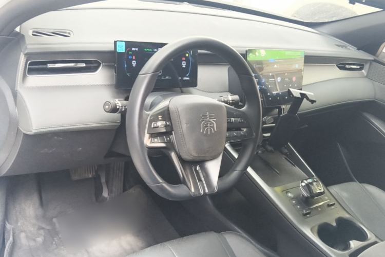 Used BYD Qin PLUS 2025 DM-i Smart Drive 55KM Leading Model Center Console