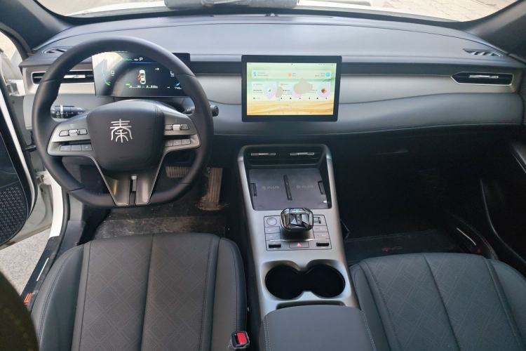 Used BYD Qin PLUS 2025 DM-i Smart Drive 55KM Leading Model Center Console