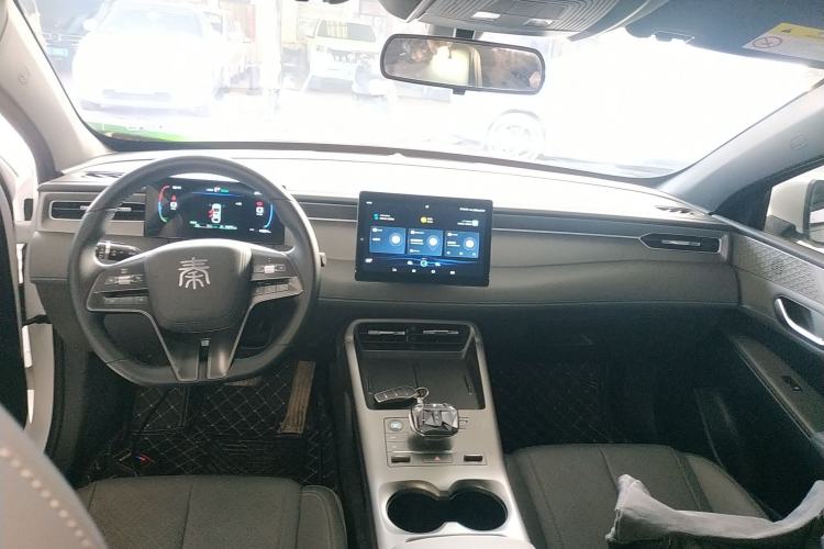 Used BYD Qin PLUS 2025 DM-i Smart Drive 55KM Leading Model Center Console